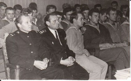 Костров Иван Михайлович слева - ЛМУ ВМФ  1967