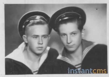 курсанты 13 группы Лёня Парфёнов и Саша Александров.1949г