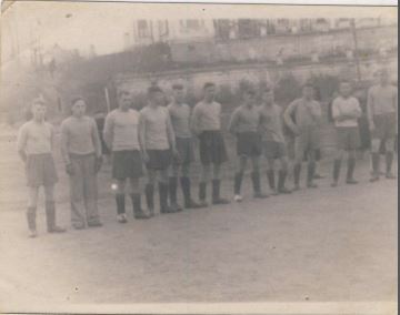 Андреев Николай Иванович, ЛМУ ВМС 1951г - он 8-й слева перед ним Ровбут Олег