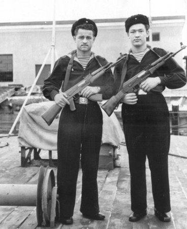 На службе на корабле в Кронштадте 13 ВЫПУСК СУДОВОДИТЕЛЕЙ 1962 г. ЛМУ ВМФ