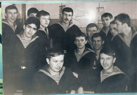 Какими мы были  молодыми  еще  вчера -  в  середине  Сергей  Лоскутов   ЛМУ ВМФ 1974-1979  год